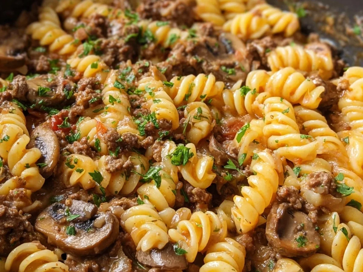 One Pot Pasta mit Hackfleisch & Champignons: Schnell & Lecker - Bild 1