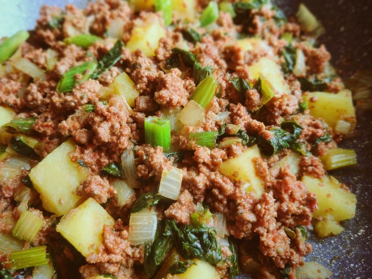 Hackfleisch Lauch Pfanne mit Kartoffeln: Schnell & Einfach - Beitragsbild