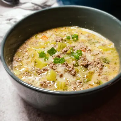 Käse-Lauch-Suppe: Einfach, kalorienarm & Low Carb