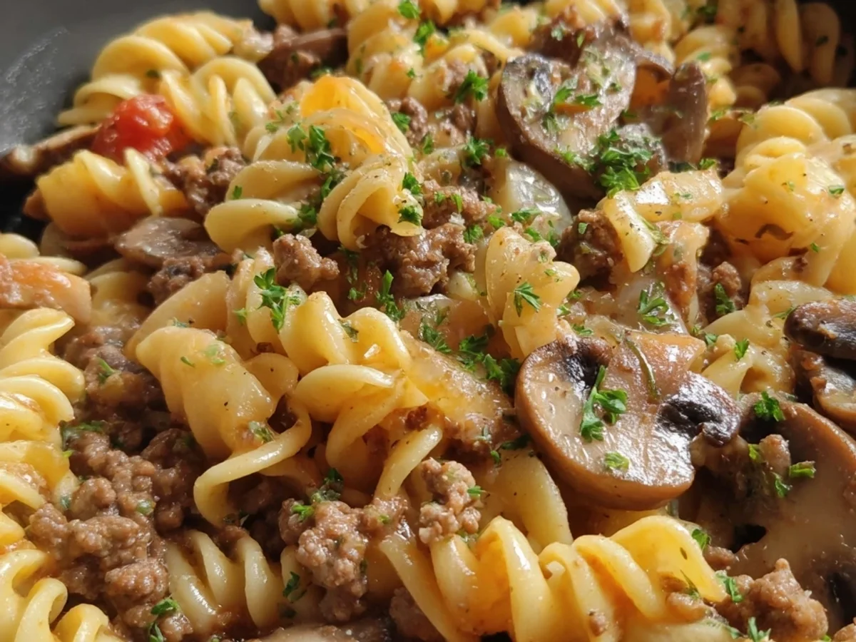 One Pot Pasta mit Hackfleisch & Champignons: Schnell & Lecker - Beitragsbild