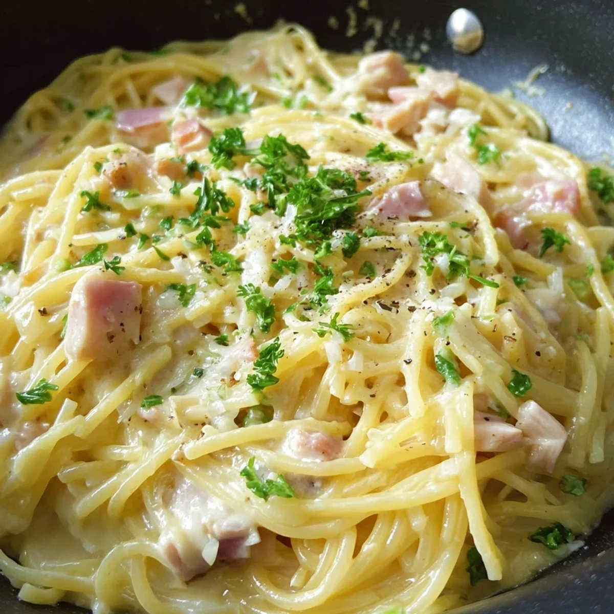One Pot Spaghetti mit Puten-Schinken-Sahne-Soße schnell