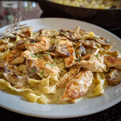 Putengeschnetzeltes mit Pilzen in cremiger Parmesan-Sahnesoße